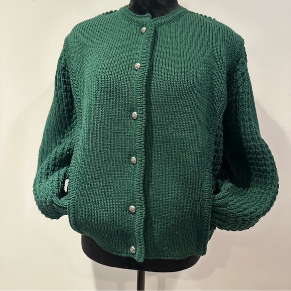 A Pallas Women's Vintage 1960's Hand Knit Lambswool Button Front Cardigan - Picture 3 of 8